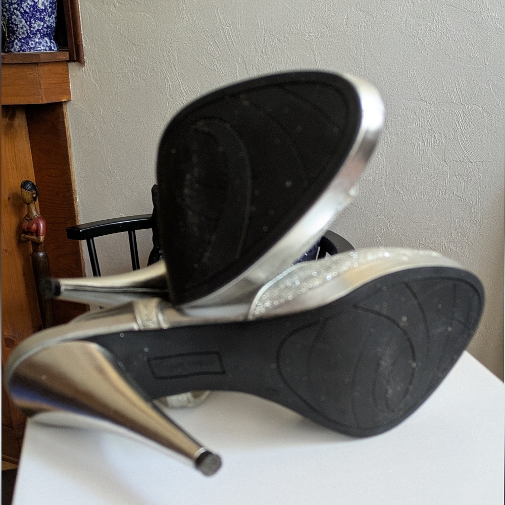 FIONI Night Silver Glitter 4 1/2" Heels. **Size 8. - Picture 12 of 16